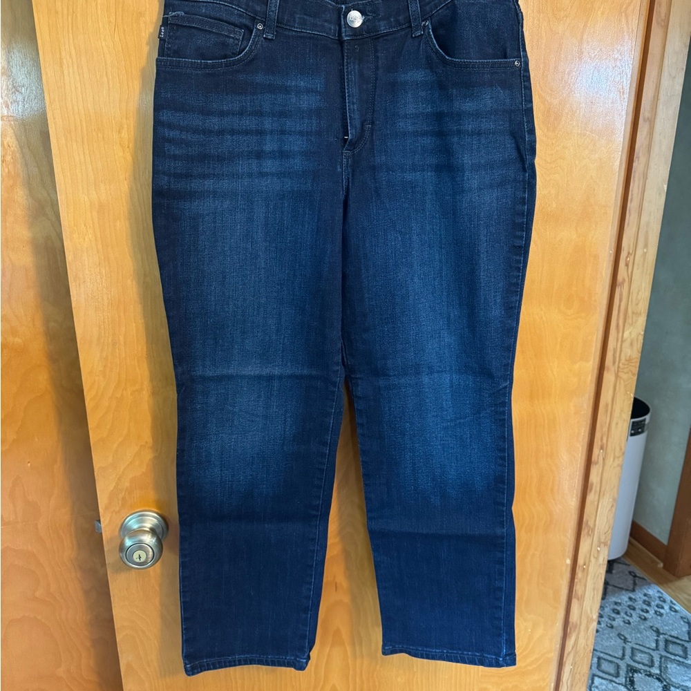 Lee Relaxed Fit Straight Leg Mid-rise Jeans Size 14p
Niagara color